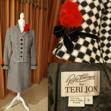 1990's Vintage Rickie Freeman for Teri Jon 100% Wool Skirt Suit Size 6